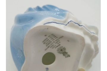 イギリス　Royal Doulton(ロイヤルドルトン)　Hilary(ヒラリー)　上品な雰囲気のフィギュリン(陶器人形、女性、貴婦人、置物、オブジェ)(R-081297)