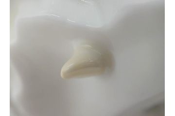 イギリス　Royal Doulton(ロイヤルドルトン)　Hilary(ヒラリー)　上品な雰囲気のフィギュリン(陶器人形、女性、貴婦人、置物、オブジェ)(R-081297)