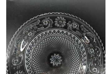 フランス　Baccarat　バカラ　アラベスク　(大)約20cm　(小)約12cm　澄んだ透明感が魅力のプレート4枚セット(小皿、中皿、フルレッドクリスタル、共箱付き)(R-081302)