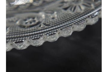 フランス　Baccarat　バカラ　アラベスク　(大)約20cm　(小)約12cm　澄んだ透明感が魅力のプレート4枚セット(小皿、中皿、フルレッドクリスタル、共箱付き)(R-081302)