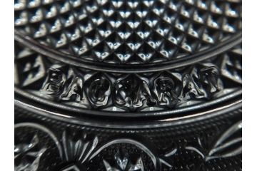 フランス　Baccarat　バカラ　アラベスク　(大)約20cm　(小)約12cm　澄んだ透明感が魅力のプレート4枚セット(小皿、中皿、フルレッドクリスタル、共箱付き)(R-081302)