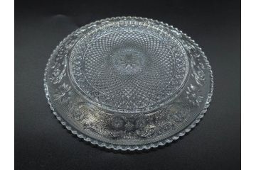 フランス　Baccarat　バカラ　アラベスク　(大)約20cm　(小)約12cm　澄んだ透明感が魅力のプレート4枚セット(小皿、中皿、フルレッドクリスタル、共箱付き)(R-081302)