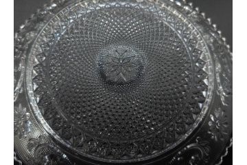 フランス　Baccarat　バカラ　アラベスク　(大)約20cm　(小)約12cm　澄んだ透明感が魅力のプレート4枚セット(小皿、中皿、フルレッドクリスタル、共箱付き)(R-081302)