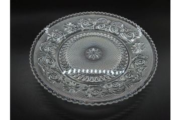 フランス　Baccarat　バカラ　アラベスク　(大)約20cm　(小)約12cm　澄んだ透明感が魅力のプレート4枚セット(小皿、中皿、フルレッドクリスタル、共箱付き)(R-081302)