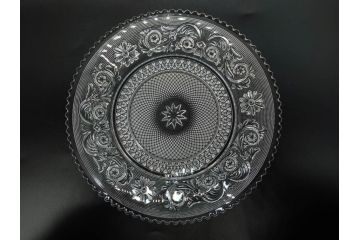 フランス　Baccarat　バカラ　アラベスク　(大)約20cm　(小)約12cm　澄んだ透明感が魅力のプレート4枚セット(小皿、中皿、フルレッドクリスタル、共箱付き)(R-081302)