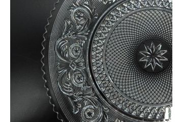 フランス　Baccarat　バカラ　アラベスク　(大)約20cm　(小)約12cm　澄んだ透明感が魅力のプレート4枚セット(小皿、中皿、フルレッドクリスタル、共箱付き)(R-081302)
