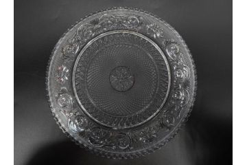 フランス　Baccarat　バカラ　アラベスク　(大)約20cm　(小)約12cm　澄んだ透明感が魅力のプレート4枚セット(小皿、中皿、フルレッドクリスタル、共箱付き)(R-081302)