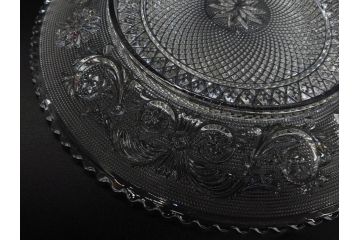 フランス　Baccarat　バカラ　アラベスク　(大)約20cm　(小)約12cm　澄んだ透明感が魅力のプレート4枚セット(小皿、中皿、フルレッドクリスタル、共箱付き)(R-081302)