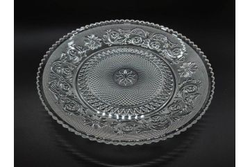 フランス　Baccarat　バカラ　アラベスク　(大)約20cm　(小)約12cm　澄んだ透明感が魅力のプレート4枚セット(小皿、中皿、フルレッドクリスタル、共箱付き)(R-081302)
