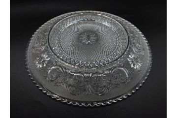 フランス　Baccarat　バカラ　アラベスク　(大)約20cm　(小)約12cm　澄んだ透明感が魅力のプレート4枚セット(小皿、中皿、フルレッドクリスタル、共箱付き)(R-081302)
