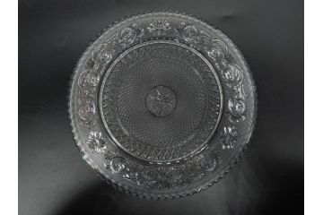 フランス　Baccarat　バカラ　アラベスク　(大)約20cm　(小)約12cm　澄んだ透明感が魅力のプレート4枚セット(小皿、中皿、フルレッドクリスタル、共箱付き)(R-081302)