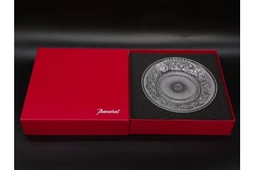 フランス　Baccarat　バカラ　アラベスク　(大)約20cm　(小)約12cm　澄んだ透明感が魅力のプレート4枚セット(小皿、中皿、フルレッドクリスタル、共箱付き)(R-081302)