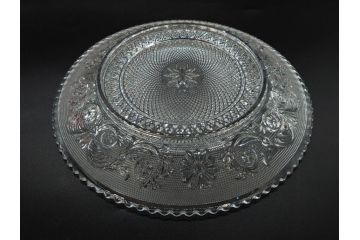 フランス　Baccarat　バカラ　アラベスク　(大)約20cm　(小)約12cm　澄んだ透明感が魅力のプレート4枚セット(小皿、中皿、フルレッドクリスタル、共箱付き)(R-081302)