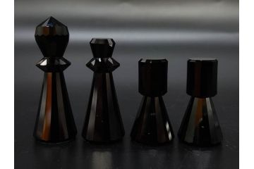 オーストリア　SWAROVSKI(スワロフスキー)　SILVER CRYSTAL(シルバー クリスタル)　チェスセット(チェス盤、駒、ピース、スワン印、ケース付き、外箱付き)(R-081304)