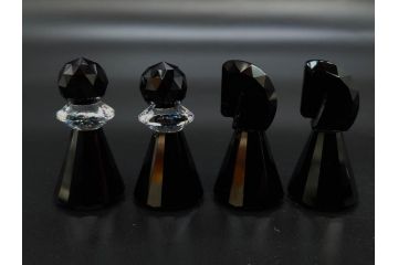 オーストリア　SWAROVSKI(スワロフスキー)　SILVER CRYSTAL(シルバー クリスタル)　チェスセット(チェス盤、駒、ピース、スワン印、ケース付き、外箱付き)(R-081304)