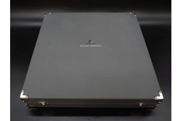 オーストリア　SWAROVSKI(スワロフスキー)　SILVER CRYSTAL(シルバー クリスタル)　チェスセット(チェス盤、駒、ピース、スワン印、ケース付き、外箱付き)(R-081304)