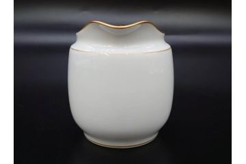 大倉陶園(OKURA、OAC)　オールド大倉　ゴールドライン　ティーカップ&ソーサー　食卓に上品な雰囲気を与えるシュガーポット&クリーマー&C&Sセット(ミルクポット、ミルクジャー、金彩、ボウル、ボンボン入れ)(R-081307)