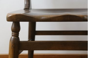 中古　ナラ材　柏木工(KASHIWA)　WILDERNESS(ウィルダネス)　木の温かみある風合いが魅力的なダイニングチェア(板座チェア、イス、椅子)(R-081311)