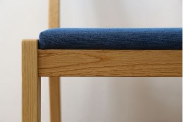 中古　短期展示品　美品　ヤクモ家具製作所　オーク材　シンプルチェア(SC40RO)　クッションタイプ　ナチュラルな風合いが優しい印象のチェア(ダイニングチェア、椅子、イス)(R-081313)