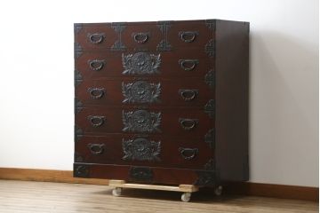 中古　欅産業　仙台民芸箪笥(仙台箪笥)　漆塗りの品のある佇まいが美しい衣装箪笥(引き出し、サイドチェスト、収納箪笥、和たんす)(定価約53万円)(R-081316)