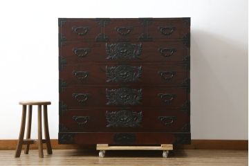 中古　欅産業　仙台民芸箪笥(仙台箪笥)　漆塗りの品のある佇まいが美しい衣装箪笥(引き出し、サイドチェスト、収納箪笥、和たんす)(定価約53万円)(R-081316)