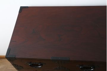 中古　欅産業　仙台民芸箪笥(仙台箪笥)　漆塗りの品のある佇まいが美しい衣装箪笥(引き出し、サイドチェスト、収納箪笥、和たんす)(定価約53万円)(R-081316)