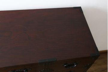 中古　欅産業　仙台民芸箪笥(仙台箪笥)　漆塗りの品のある佇まいが美しい衣装箪笥(引き出し、サイドチェスト、収納箪笥、和たんす)(定価約53万円)(R-081316)