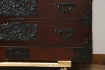 中古　欅産業　仙台民芸箪笥(仙台箪笥)　漆塗りの品のある佇まいが美しい衣装箪笥(引き出し、サイドチェスト、収納箪笥、和たんす)(定価約53万円)(R-081316)