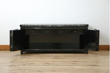 中古　美品　韓国民芸家具　孔雀　鳳凰(ホウオウ)　花鳥図　繊細な螺鈿(ラデン)細工が美しく描かれたローボード(テレビ台、収納棚、戸棚、リビングボード)(R-081318)