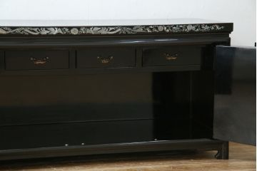 中古　美品　韓国民芸家具　孔雀　鳳凰(ホウオウ)　花鳥図　繊細な螺鈿(ラデン)細工が美しく描かれたローボード(テレビ台、収納棚、戸棚、リビングボード)(R-081318)