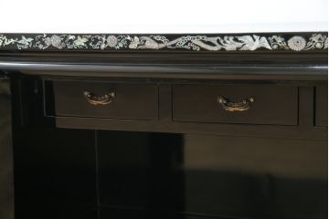 中古　美品　韓国民芸家具　孔雀　鳳凰(ホウオウ)　花鳥図　繊細な螺鈿(ラデン)細工が美しく描かれたローボード(テレビ台、収納棚、戸棚、リビングボード)(R-081318)