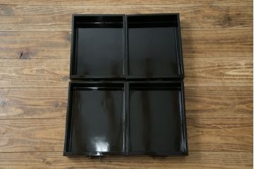 中古　美品　韓国民芸家具　孔雀　鳳凰(ホウオウ)　花鳥図　繊細な螺鈿(ラデン)細工が美しく描かれたローボード(テレビ台、収納棚、戸棚、リビングボード)(R-081318)