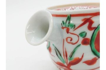 須田菁華　九谷焼　呉須赤絵　赤玉　鮮やかな色合いに気分も華やぐ急須(花、和食器、水注、茶道具、煎茶、茶器、水指、水差、共箱付き、ウコン布付き)(R-081325)