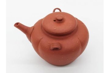 人間国宝　三代 山田常山　常滑焼　梨皮朱泥　匠の鮮やかな技が見事な茶注(急須、茶道具、水注、煎茶、茶器、水指、水差、ウコン布付き、共箱付き)(R-081326)