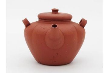 人間国宝　三代 山田常山　常滑焼　梨皮朱泥　匠の鮮やかな技が見事な茶注(急須、茶道具、水注、煎茶、茶器、水指、水差、ウコン布付き、共箱付き)(R-081326)