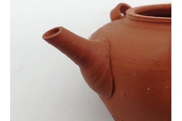人間国宝　三代 山田常山　常滑焼　梨皮朱泥　匠の鮮やかな技が見事な茶注(急須、茶道具、水注、煎茶、茶器、水指、水差、ウコン布付き、共箱付き)(R-081326)