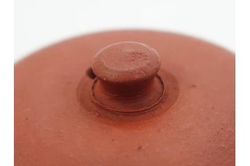 人間国宝　三代 山田常山　常滑焼　梨皮朱泥　匠の鮮やかな技が見事な茶注(急須、茶道具、水注、煎茶、茶器、水指、水差、ウコン布付き、共箱付き)(R-081326)