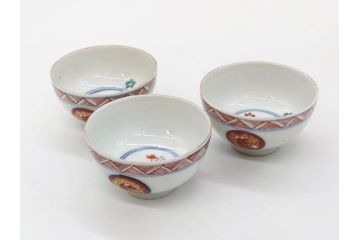 江戸期　大明年製　古伊万里　染付　色絵　豊かな色彩が魅力の湯呑み3客セット(龍、竜、花、金彩、湯のみ、ぐい呑み、煎茶、茶器、和食器)(R-081327)
