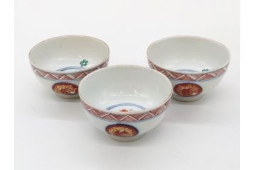 江戸期　大明年製　古伊万里　染付　色絵　豊かな色彩が魅力の湯呑み3客セット(龍、竜、花、金彩、湯のみ、ぐい呑み、煎茶、茶器、和食器)(R-081327)