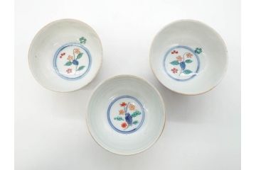 江戸期　大明年製　古伊万里　染付　色絵　豊かな色彩が魅力の湯呑み3客セット(龍、竜、花、金彩、湯のみ、ぐい呑み、煎茶、茶器、和食器)(R-081327)