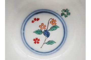 江戸期　大明年製　古伊万里　染付　色絵　豊かな色彩が魅力の湯呑み3客セット(龍、竜、花、金彩、湯のみ、ぐい呑み、煎茶、茶器、和食器)(R-081327)