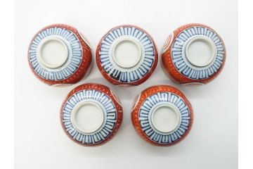 江戸期　古伊万里　赤絵　金彩　鮮やかな色彩が目を引く湯呑み5客セット(鳳凰、松竹梅、湯のみ、ぐい呑み、煎茶、茶器、和食器)(R-081328)