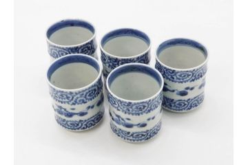江戸期　古伊万里　染付　松竹梅　蛸唐草　細かなデザインが美しい猪口5客セット(竹筒形、蕎麦猪口、酒器、おちょこ、御猪口、湯呑み、湯のみ、和食器)(R-081329)