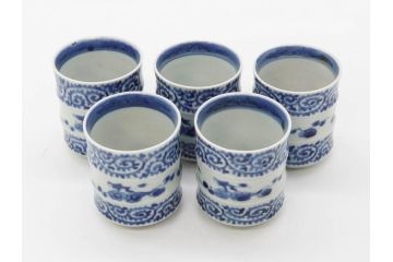 江戸期　古伊万里　染付　松竹梅　蛸唐草　細かなデザインが美しい猪口5客セット(竹筒形、蕎麦猪口、酒器、おちょこ、御猪口、湯呑み、湯のみ、和食器)(R-081329)