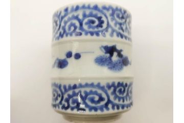 江戸期　古伊万里　染付　松竹梅　蛸唐草　細かなデザインが美しい猪口5客セット(竹筒形、蕎麦猪口、酒器、おちょこ、御猪口、湯呑み、湯のみ、和食器)(R-081329)