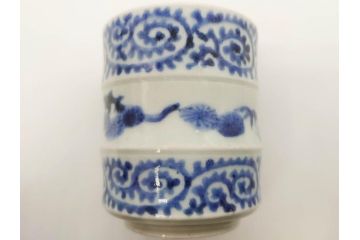 江戸期　古伊万里　染付　松竹梅　蛸唐草　細かなデザインが美しい猪口5客セット(竹筒形、蕎麦猪口、酒器、おちょこ、御猪口、湯呑み、湯のみ、和食器)(R-081329)
