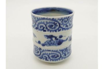 江戸期　古伊万里　染付　松竹梅　蛸唐草　細かなデザインが美しい猪口5客セット(竹筒形、蕎麦猪口、酒器、おちょこ、御猪口、湯呑み、湯のみ、和食器)(R-081329)