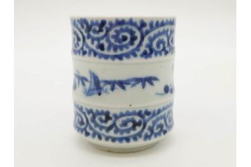 江戸期　古伊万里　染付　松竹梅　蛸唐草　細かなデザインが美しい猪口5客セット(竹筒形、蕎麦猪口、酒器、おちょこ、御猪口、湯呑み、湯のみ、和食器)(R-081329)