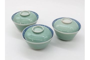 江戸期　古伊万里　青磁　染付　約12cm　3.9寸　爽やかな色合いが美しい蓋付き茶碗3客セット(菱文様、植物、蓋茶碗、どんぶり、和食器、三寸九分)(R-081330)