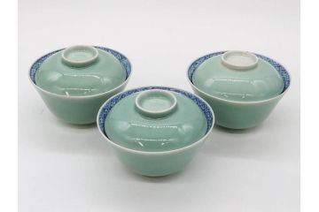 江戸期　古伊万里　青磁　染付　約12cm　3.9寸　爽やかな色合いが美しい蓋付き茶碗3客セット(菱文様、植物、蓋茶碗、どんぶり、和食器、三寸九分)(R-081330)